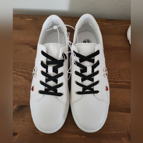 NWOB KARL LAGERFELD PARIS Cambie Embellished Sneakers Size 9.5M White Cat Love - Picture 2 of 6